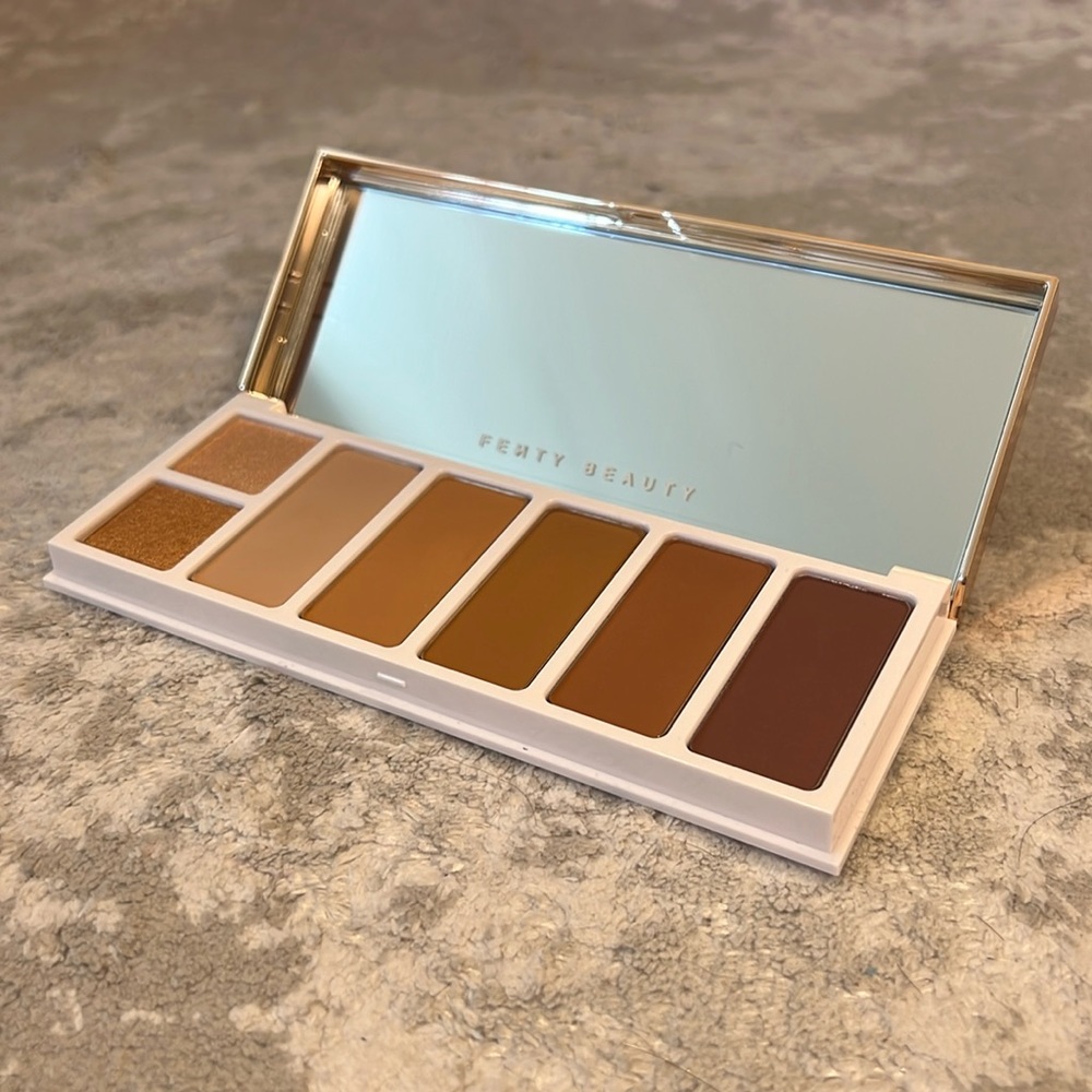 Fenty Beauty face +Eye Bronzer Highlighter Palette in Sun Stalk’r